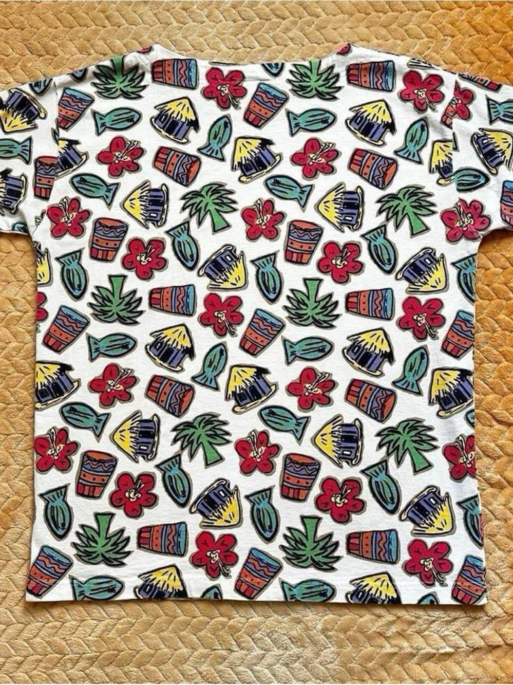 Vintage 1990s women’s White Tropical Print Tee with Red Flowers L - Picture 6 of 7